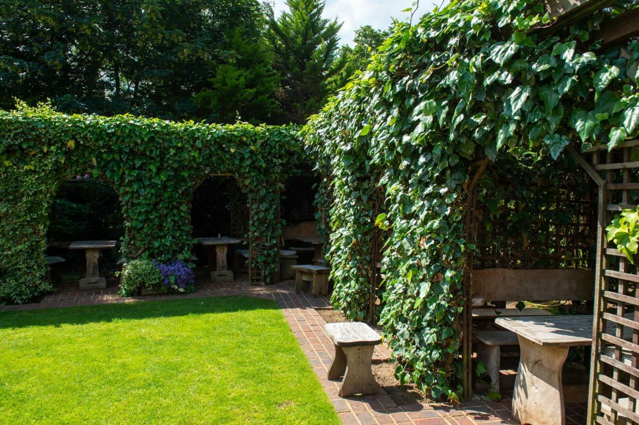 The Withies Inn Godalming Zewnętrze zdjęcie